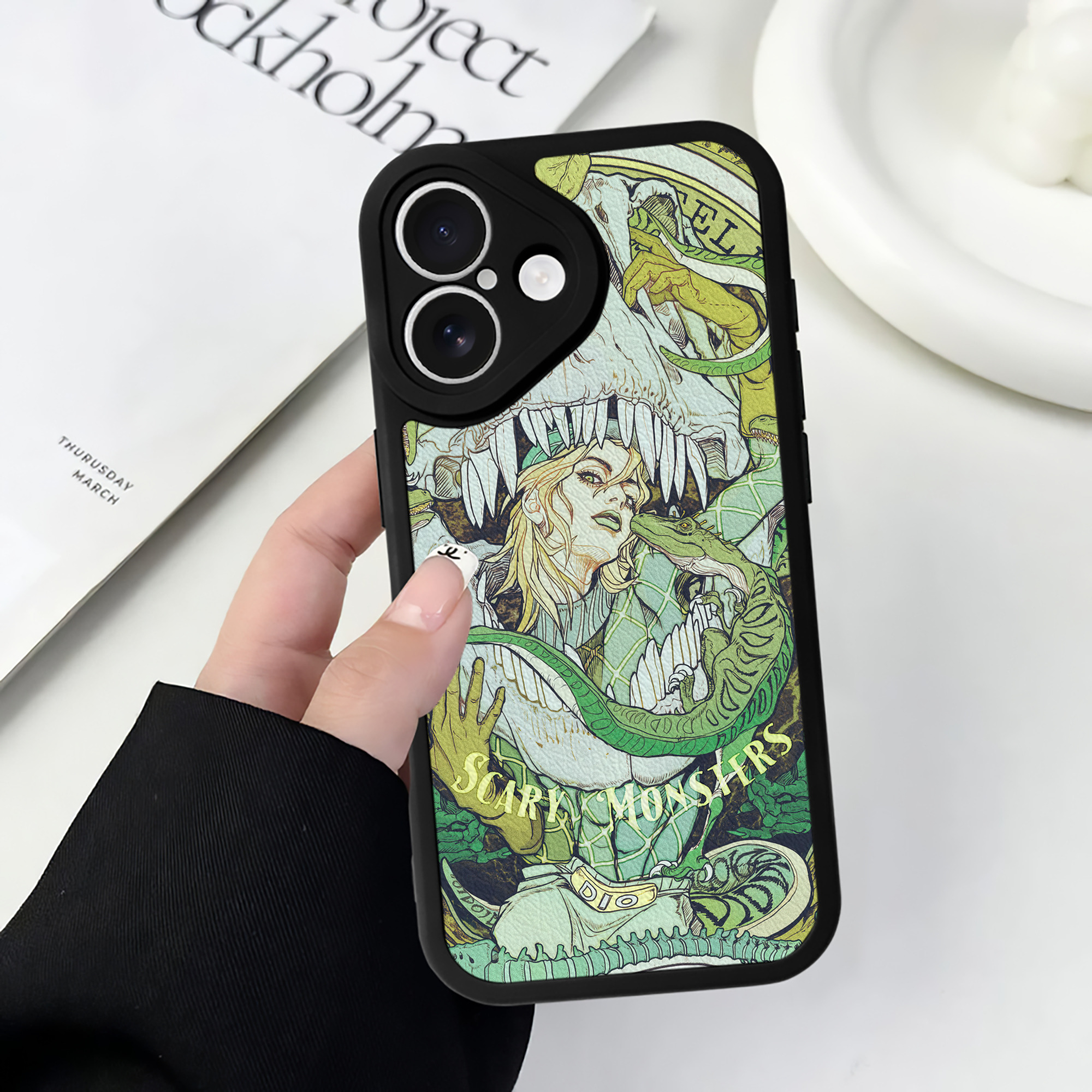 （画像用） ジョジョの奇妙な冒険 JoJo's Bizarre Adventure 【iPhone 16シリーズ対応】シリコンスマホケース（レザー調） 材質：シリコン